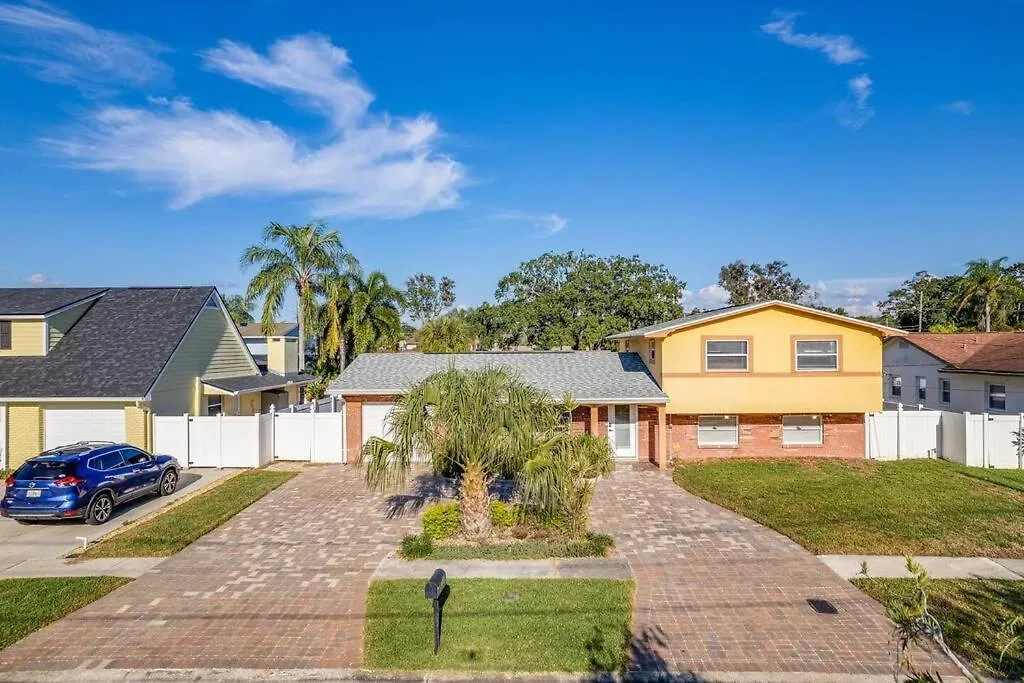 Casa de Férias Luxury Heated Salt Pool House In Perfect Location! Vila Tampa Estados Unidos da América